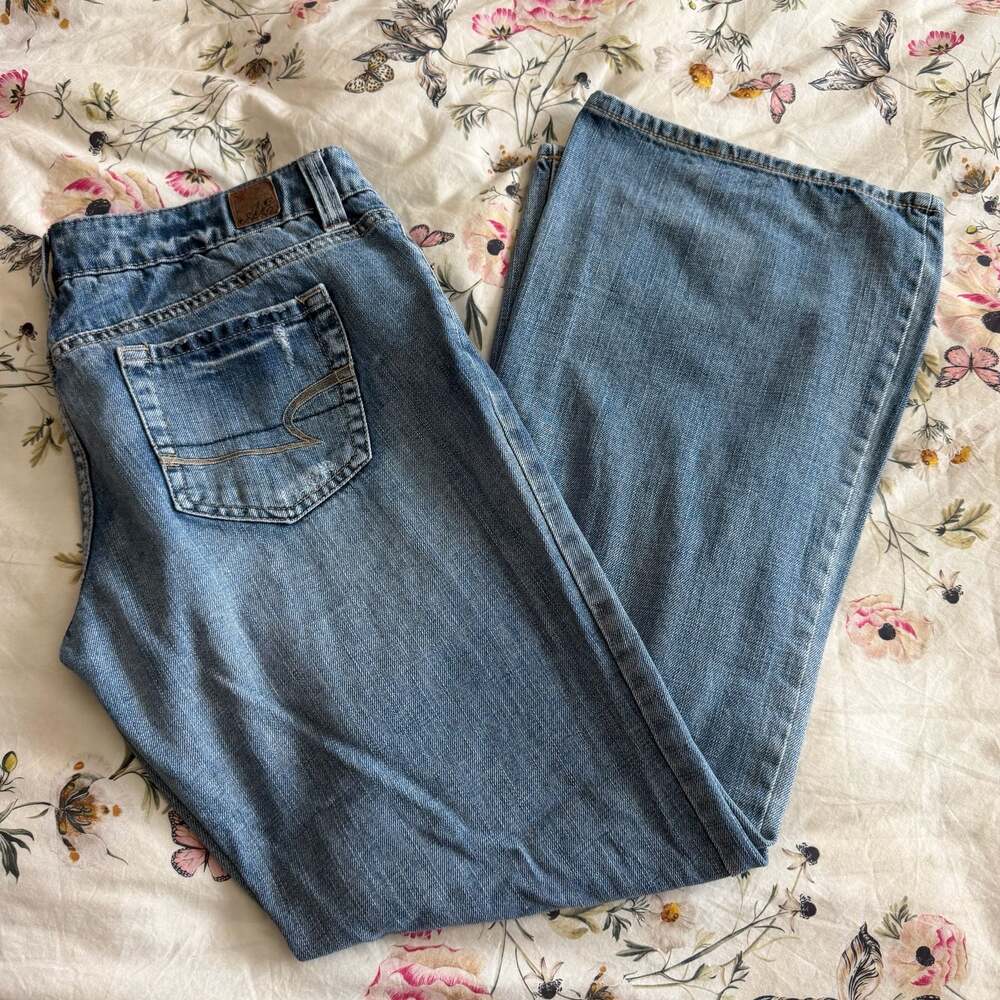Classic Women's Light Blue Denim Jeans